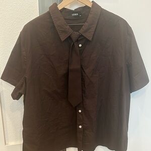 Cider Short-Sleeve Brown Button-Up Shirt with removable Neck Tie